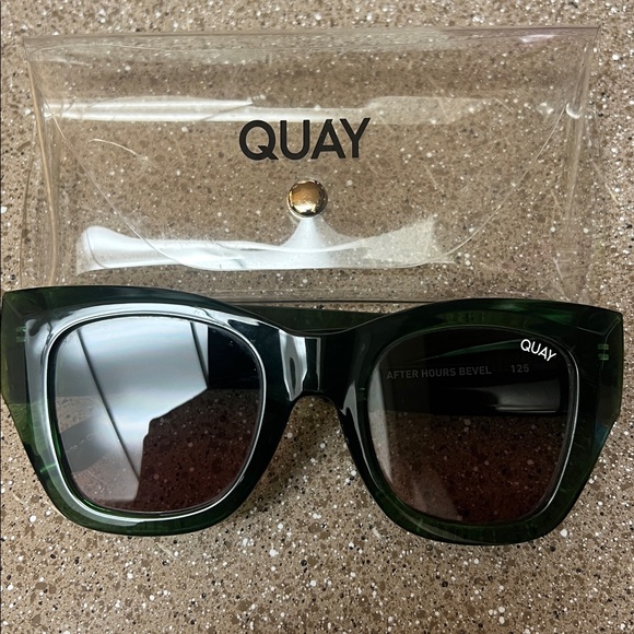 Quay Australia After Hours in Green - Picture 1 of 5